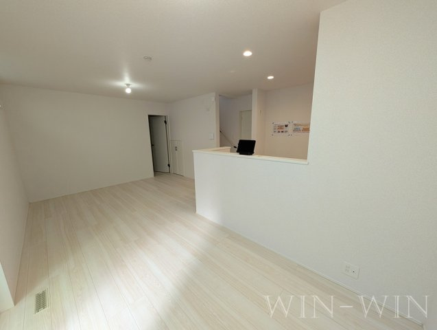 北山町戸建貸家の居間・リビング