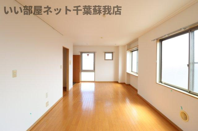 BAY SIDE COURT壱番館の居間・リビング|使いやすいリビングです