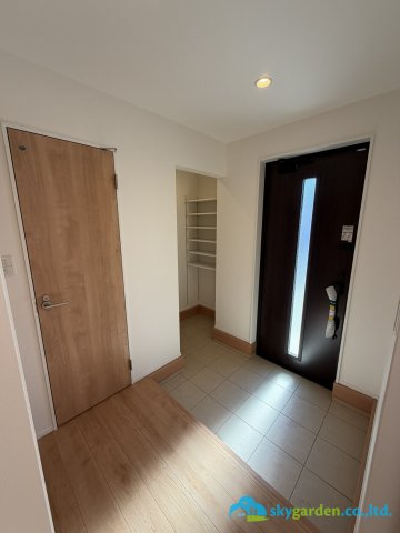 平塚市御殿　新築戸建　全4棟4棟の玄関