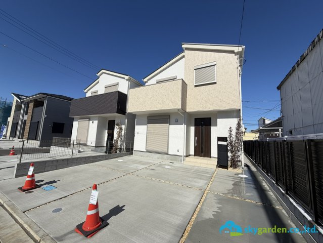 平塚市御殿　新築戸建　全4棟4棟の前面道路含む現地写真