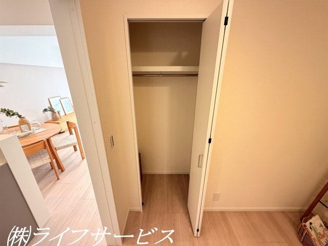 【収納】 | ニュー大阪ハイツ（宮原２丁目） | 中部屋洋室4.4帖／クローゼット有、エアコン先行配管済！