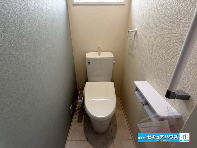 【本日ご案内可能】日進市梅森台　全3棟の洋室|【洋室】
◆広々とした居住空間は日々の暮らしを彩り、心のやすらぎと満足感を与えてくれます。通風と採光を考慮した設計は子供たちはのびのび育ち、家族でくつろぎと団らんを生み出します。