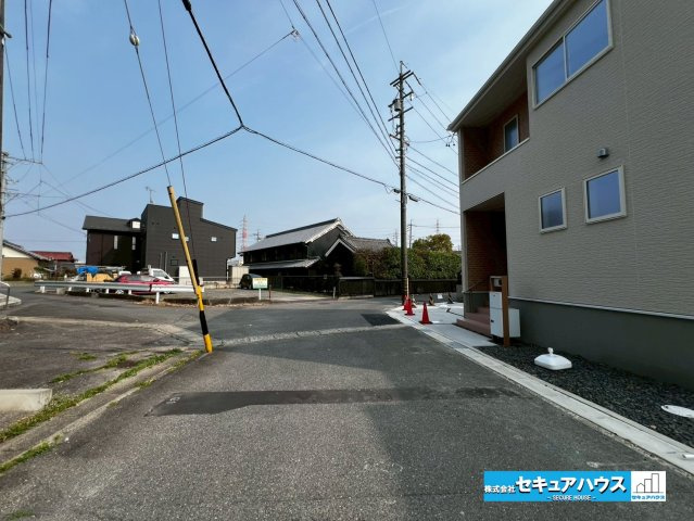 【本日ご案内可能】日進市梅森台　全3棟の前面道路含む現地写真|事前予約にて現地ご見学いただけます！お気軽にお問い合わせください♪
■株式会社　セキュアハウス■
住宅ローンに強く、知識、経験豊富なスタッフ在籍
お客様に寄り添い、ご成約後もサポート致します。