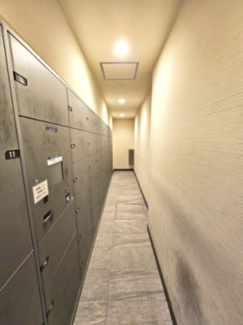 【設備】 | ザ・シーズンズグランアルト越谷レイクタウン | ネットスーパー対応型の大型宅配ロッカー　24時間受け取り可能で、宅配ロッカーの集荷のメール配信サービスもございます