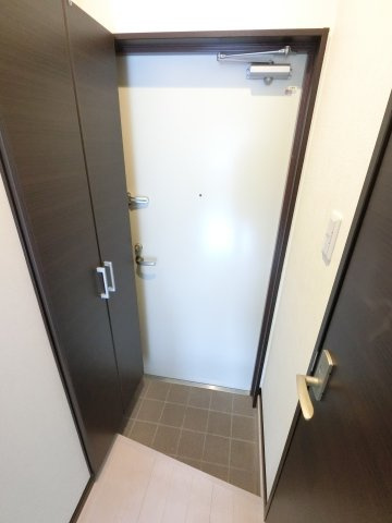 プランドール千葉の玄関