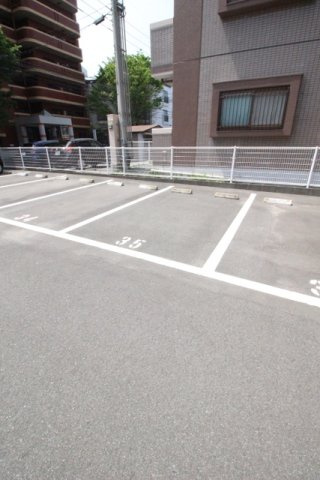 シャルムⅡの駐車場|駐車スペースもあります☆