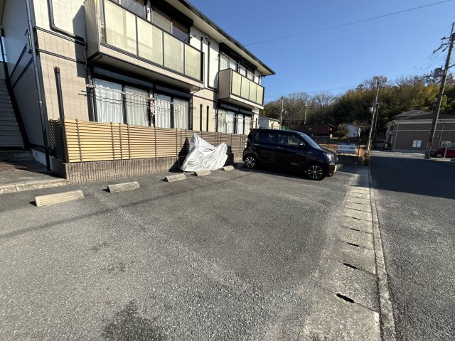 プランドール汐見台の駐車場