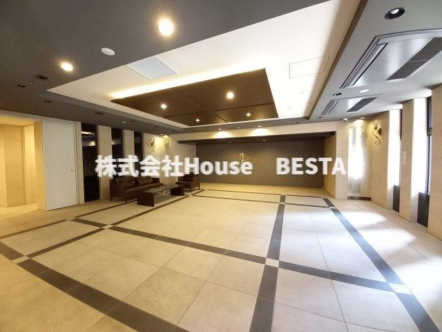 プレサンスTHE神戸のエントランス