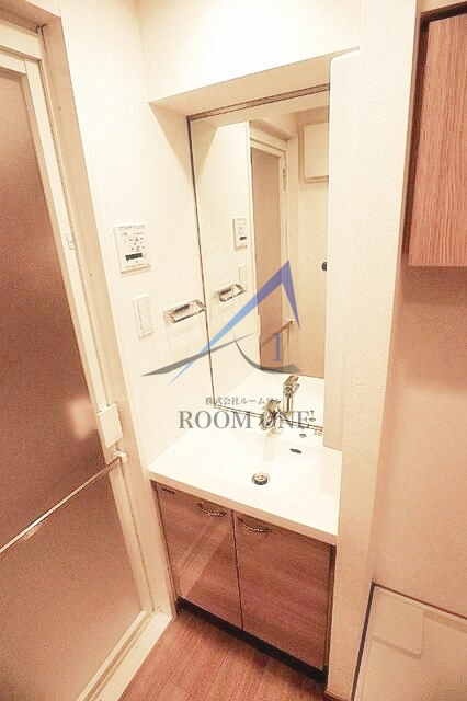 ルーブル下丸子伍番館の洗面所|独立洗面台です。