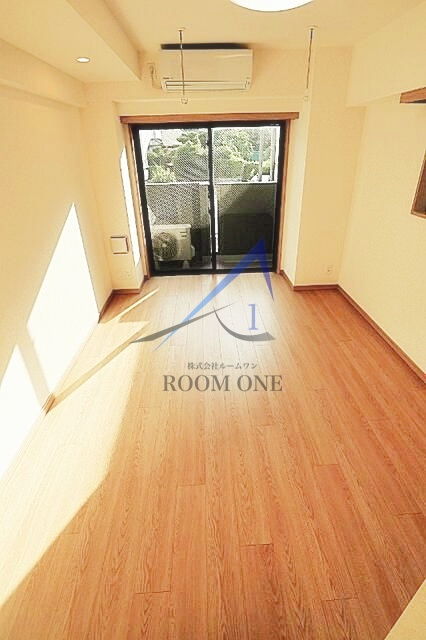 ルーブル下丸子伍番館の居間・リビング|洋室のお部屋です。