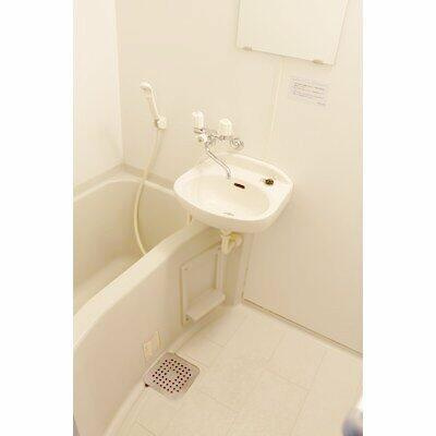 スチューデントハイツ代々木上原の浴室| 