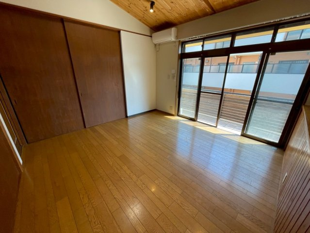 赤坂一戸建の居間・リビング