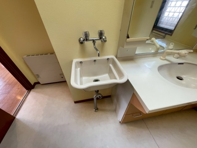 赤坂一戸建の洗面所