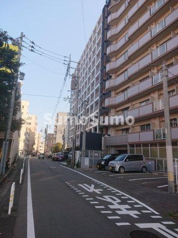 ダイナコートエスタディオ西新南の駐車場