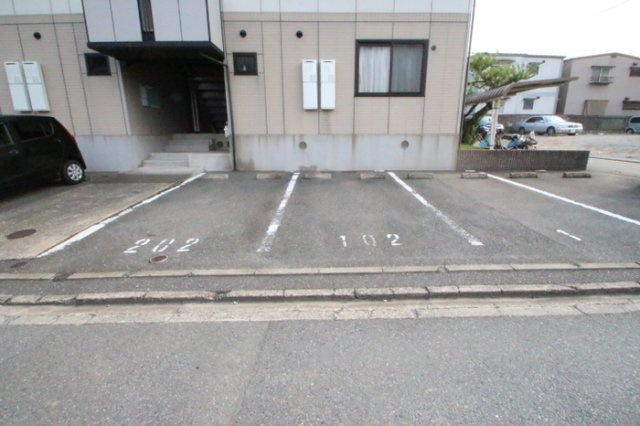 セジュール田島の駐車場