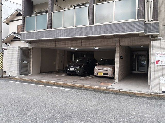ソーレ・コモンドの駐車場