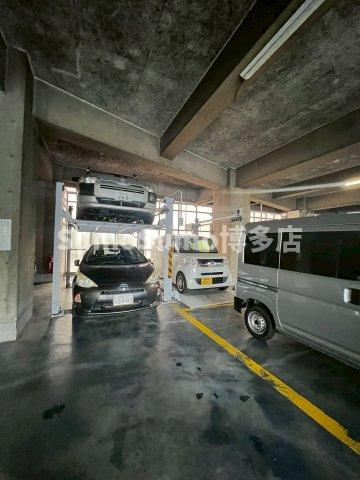 ダイヨシビルの駐車場