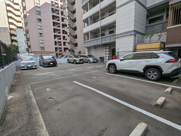 ダイアパレスアーバンシティ天神の駐車場