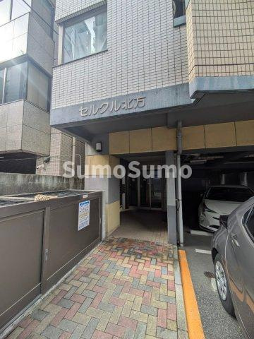 セルクル北方のエントランス