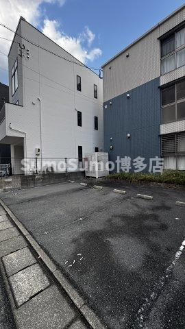 ステラ箱崎611の駐車場