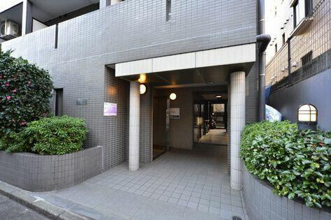 ステージファースト原宿のエントランス