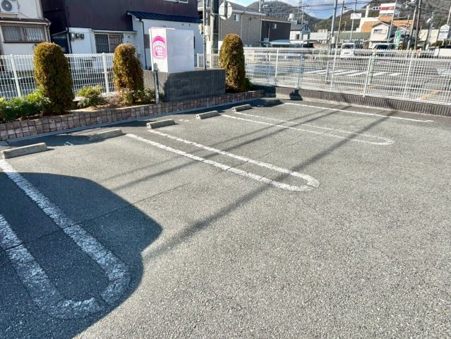 ポエム・ひまわりの駐車場