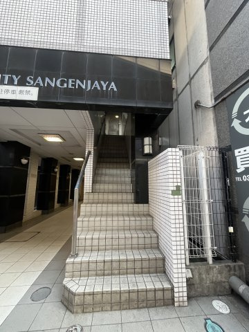 ダイナシティ三軒茶屋のエントランス