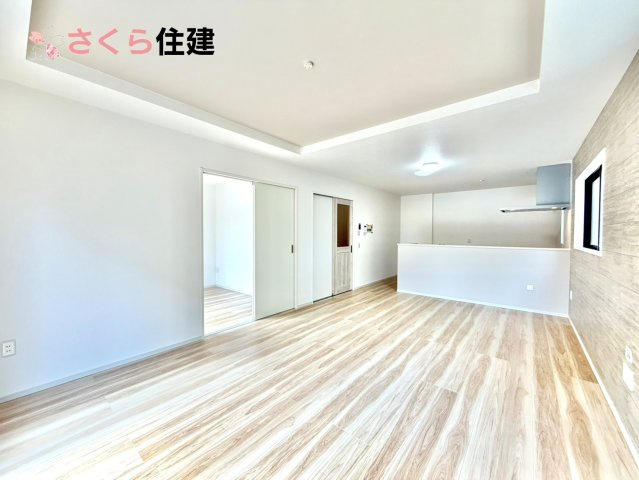 リガーレ宇都宮市針ヶ谷8期の居間・リビング|広々17.9帖LDLは南向きで日当たり良好。ゆったりとした時間の流れる開放的なくつろぎの空間