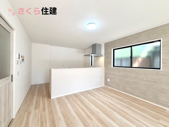 リガーレ宇都宮市針ヶ谷8期の洋室|対面式システムキッチン。リビングを見渡せるキッチンで家族の様子をうかがいながら料理がはかどりそう！