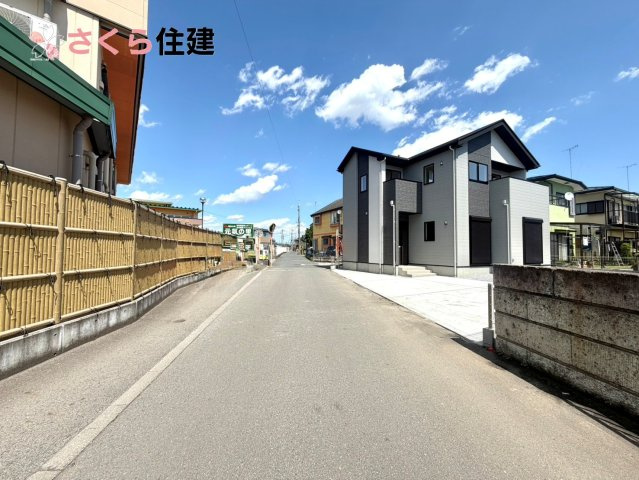 リガーレ宇都宮市針ヶ谷8期の前面道路含む現地写真|前面道路は北側6ｍ、西側4ｍ