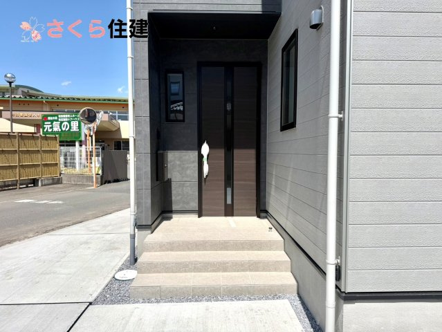 リガーレ宇都宮市針ヶ谷8期の玄関|玄関扉はスマートキー対応で、両手に荷物があっても楽に簡単開け閉め！もちろんモニター付きインターホン！