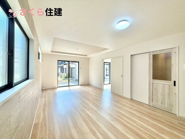 リガーレ宇都宮市針ヶ谷8期の居間・リビング|たっぷりの陽光と爽やかな風を感じて頂ける、開放感あふれるリビングです。