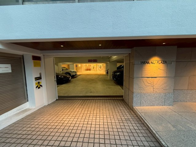 原宿プラザ　404のエントランス