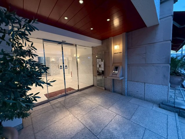 原宿プラザ　404のエントランス