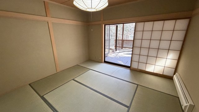 中軽井沢 千ヶ滝西区 新からまつの森エリア 中古戸建の和室
