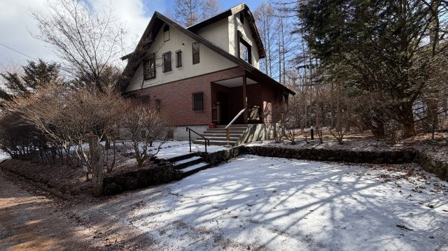 中軽井沢 千ヶ滝西区 新からまつの森エリア 中古戸建の外観