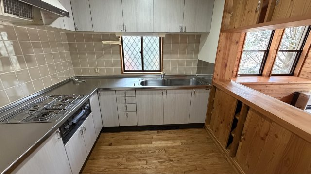 中軽井沢 千ヶ滝西区 新からまつの森エリア 中古戸建のキッチン