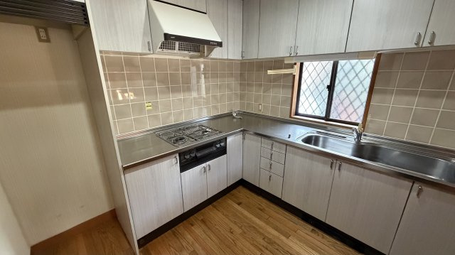 中軽井沢 千ヶ滝西区 新からまつの森エリア 中古戸建のキッチン