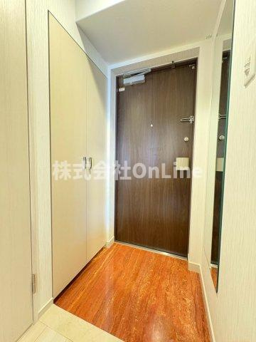 東大阪市長栄寺の賃貸マンションの玄関