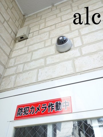 ソフィアライトのセキュリティ|24時間稼働オートロック上部　防犯カメラ