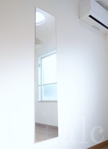 ソフィアライトの玄関|玄関横　姿見鏡