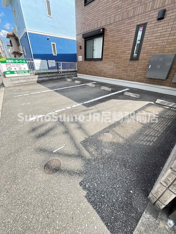 ホープフルコーポの駐車場