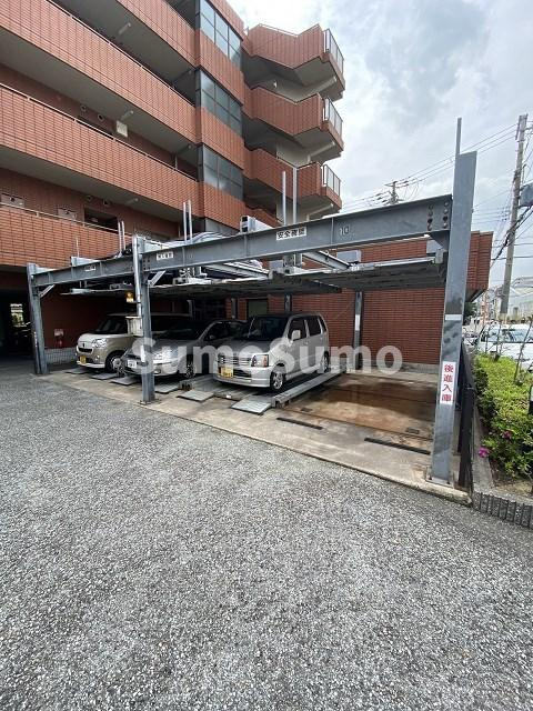 ロイヤル西宮の駐車場