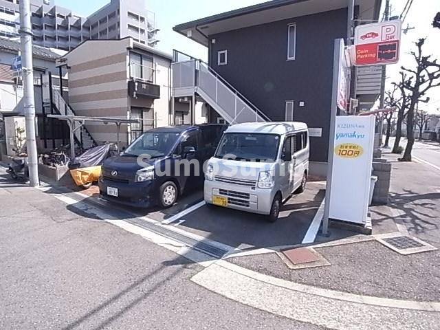 ベェルウェル稲葉の駐車場