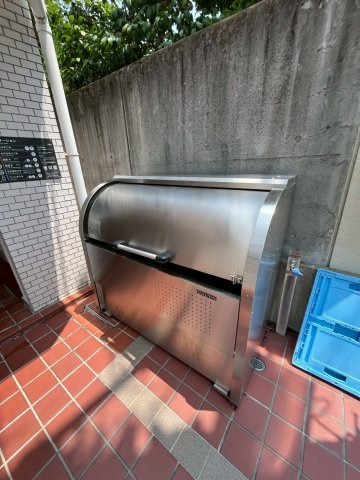 ホワイトコート北口の外観