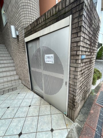ロイヤルメゾン宝塚のエントランス