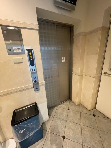 ロイヤルメゾン宝塚のエントランス