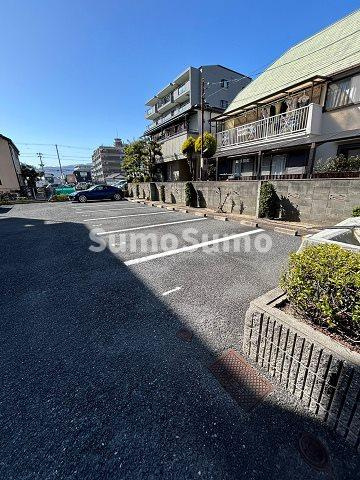 ボナール薬師の駐車場