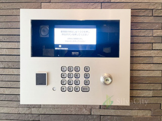 【防犯設備】 | グローリオ新宿夏目坂 | オートロック解除パネル　外