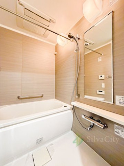 【浴室】 | グローリオ新宿夏目坂 | バスルーム　当日のご見学、可能です！お気軽にお問い合わせください！※0120-133-468